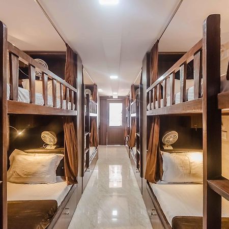 Awesome Dormitory - Men Only Bombaim Exterior foto